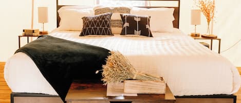 Sengetøy av topp kvalitet, dundyner, individuelt innredet og sengetøy