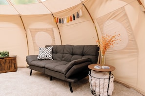 Living area - Starlight Retreat Yellowstone (Island Park)