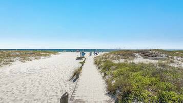 Beach nearby, sun-loungers, beach towels