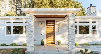 Luxe Surf Shack | Rooftop Hot Tub, Games + Near Beach