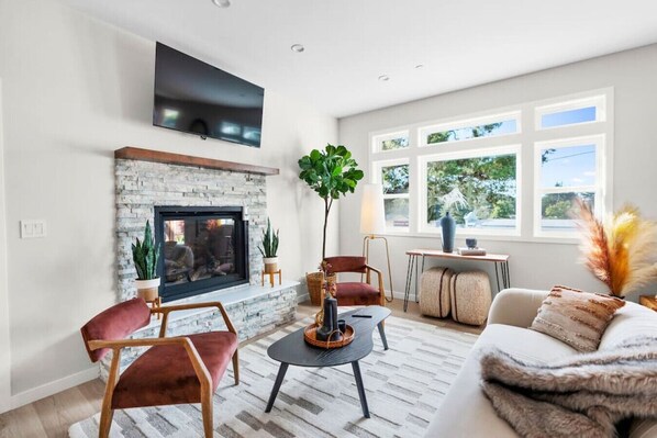 Smart TV, fireplace, table football, ping pong