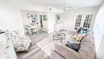 Smart TV, fireplace