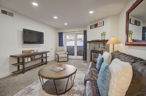 Televisión y chimenea 