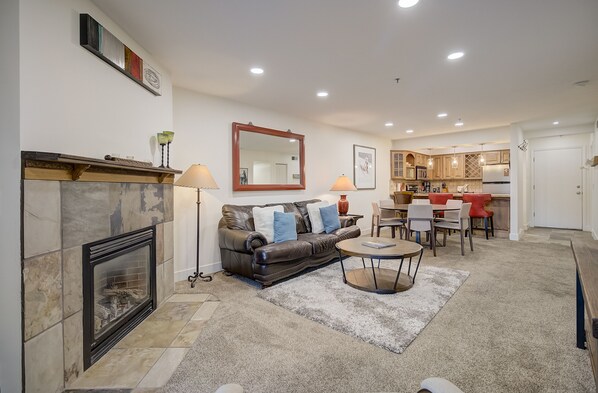 TV, fireplace