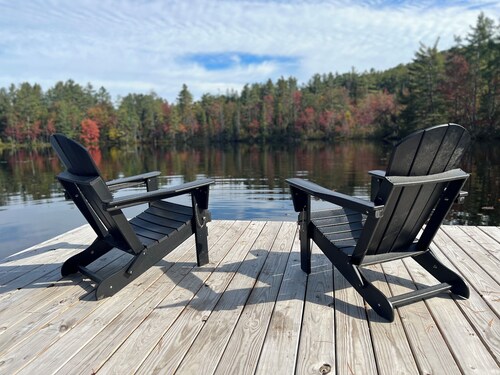 Cozy Lake Cottage sleeps 8