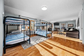 6 habitaciones, tabla de planchar con plancha y wifi gratis