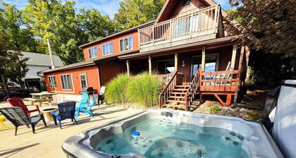 Waterfront, Hot Tub, 9 Beds - Wildwood Lakehouse