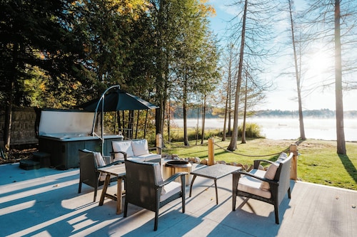 9 Beds, Swimming, & Hot Tub