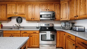 雪櫃、微波爐、焗爐、爐具