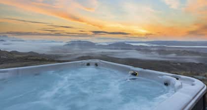 Hot tub, EV charger, VIEWS, games