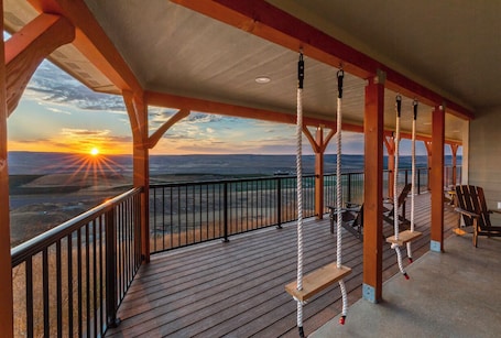 Terrace/patio. EV charger, VIEWS, games and outdoor cover