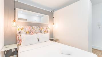 1 dormitorio, tabla de planchar con plancha, Internet y ropa de cama