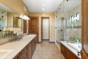 Combined shower/bathtub, jetted bath, hair dryer, towels - Luxurious Home w/ Panoramic Ocean Views, Pool, Theater, & Fire Pit (San Diego)