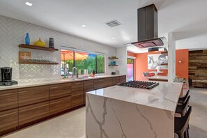 Fridge, microwave, oven, stovetop - Luxury 4BD Oasis: Pool, Spa, Fire Pit, Near It All (Palm Springs)