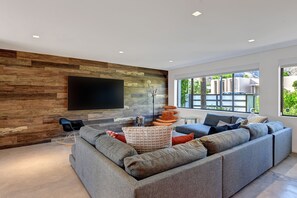 Interior - Luxury 4BD Oasis: Pool, Spa, Fire Pit, Near It All (Palm Springs)