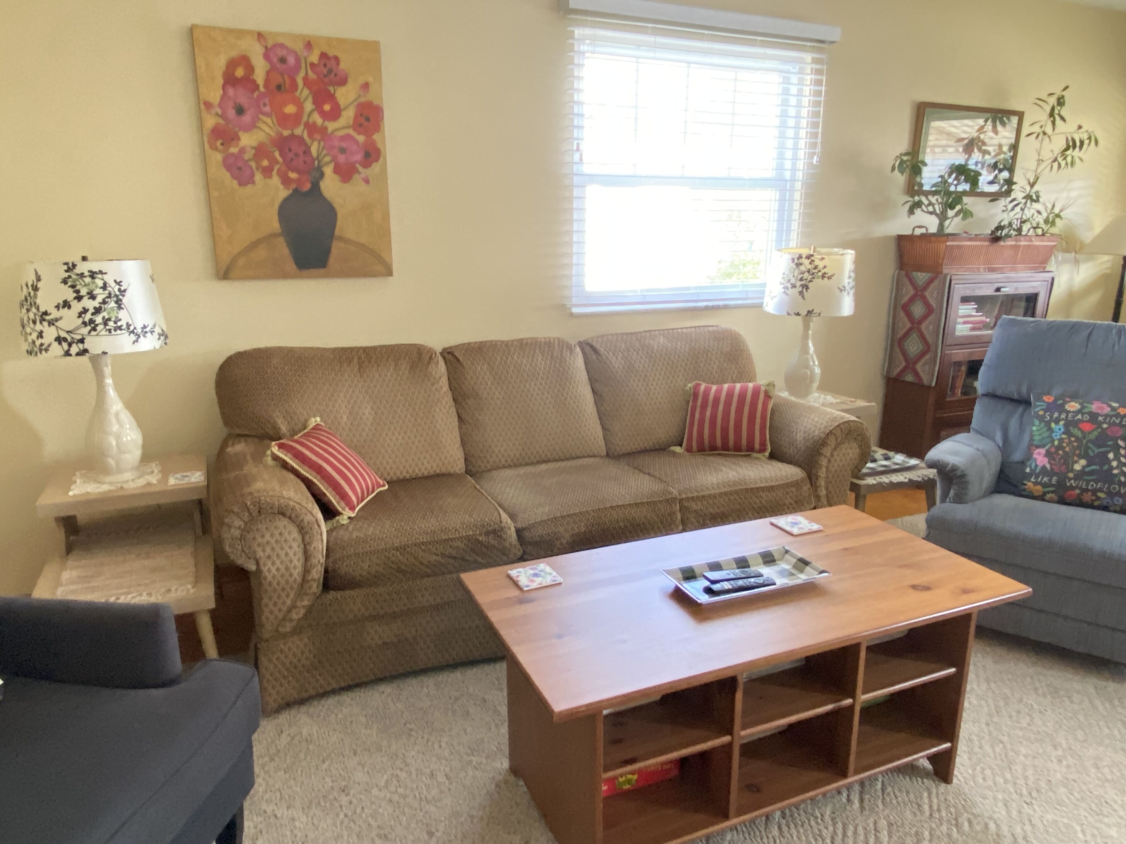 Safe Huntington Suburb - Barboursville 3 BR & King Bed