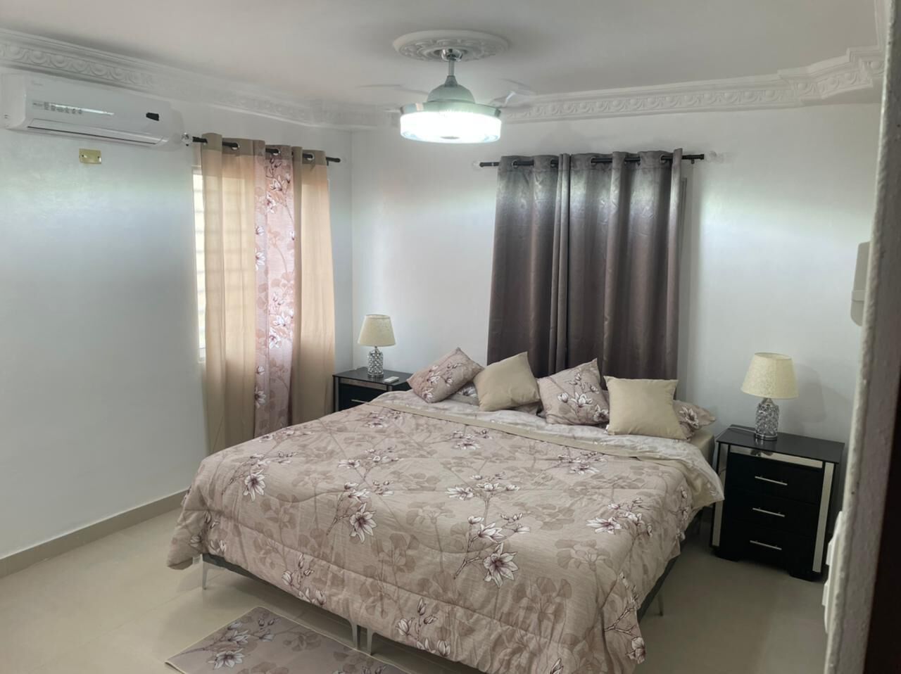 8 室のベッドルーム、デスク、アイロン / アイロン台、WiFi