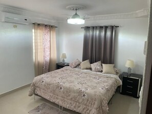 8 bedrooms, desk, iron/ironing board, WiFi