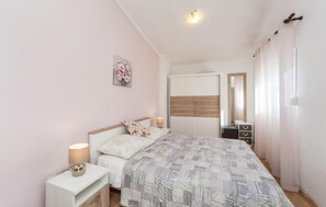 2 عدّة غرف نوم وواي فاي مجانًا وملاءات أسرّة