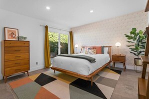 3 bedrooms, desk, iron/ironing board, WiFi - Bold, Alexander-Style 3-bed Mid Century Oasis (Palm Springs)