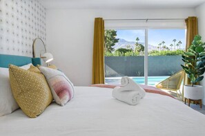 3 bedrooms, desk, iron/ironing board, WiFi