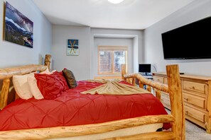 2 bedrooms, desk, iron/ironing board, travel crib