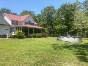Kolam renang terbuka bermusim, payung kolam, kerusi lepak pantai 