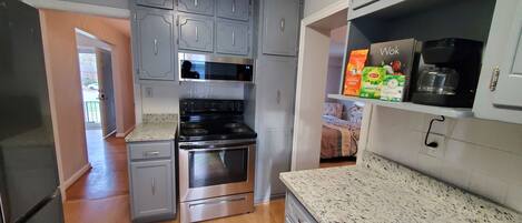 Fridge, oven, stovetop, dishwasher