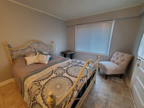 4 chambres, bureau, fer et planche à repasser, accès au Wi-Fi (inclus)