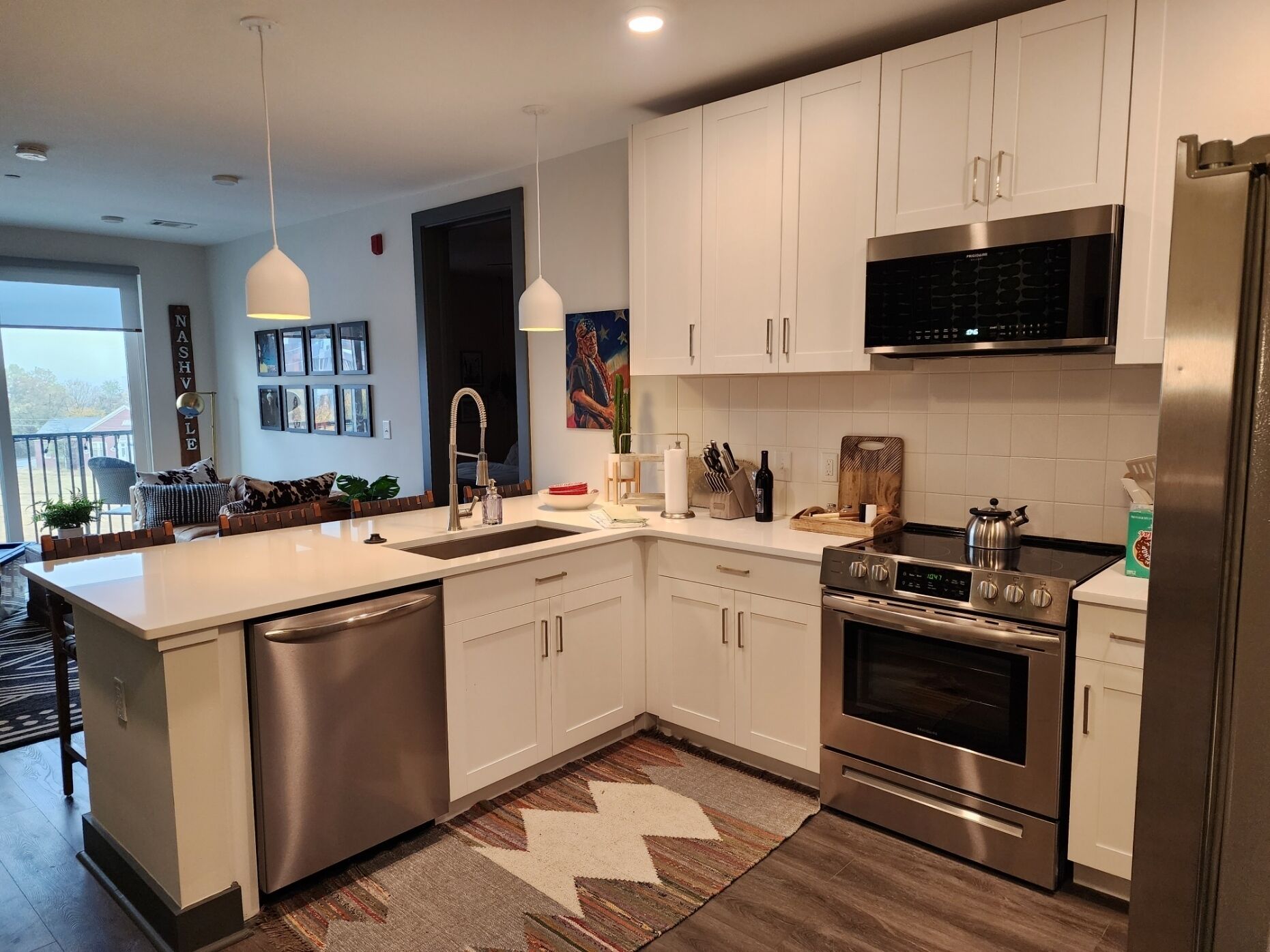 Coffee/tea maker, fridge, microwave, oven
