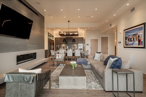 Télévision, cheminée