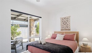5 bedrooms, desk, free WiFi