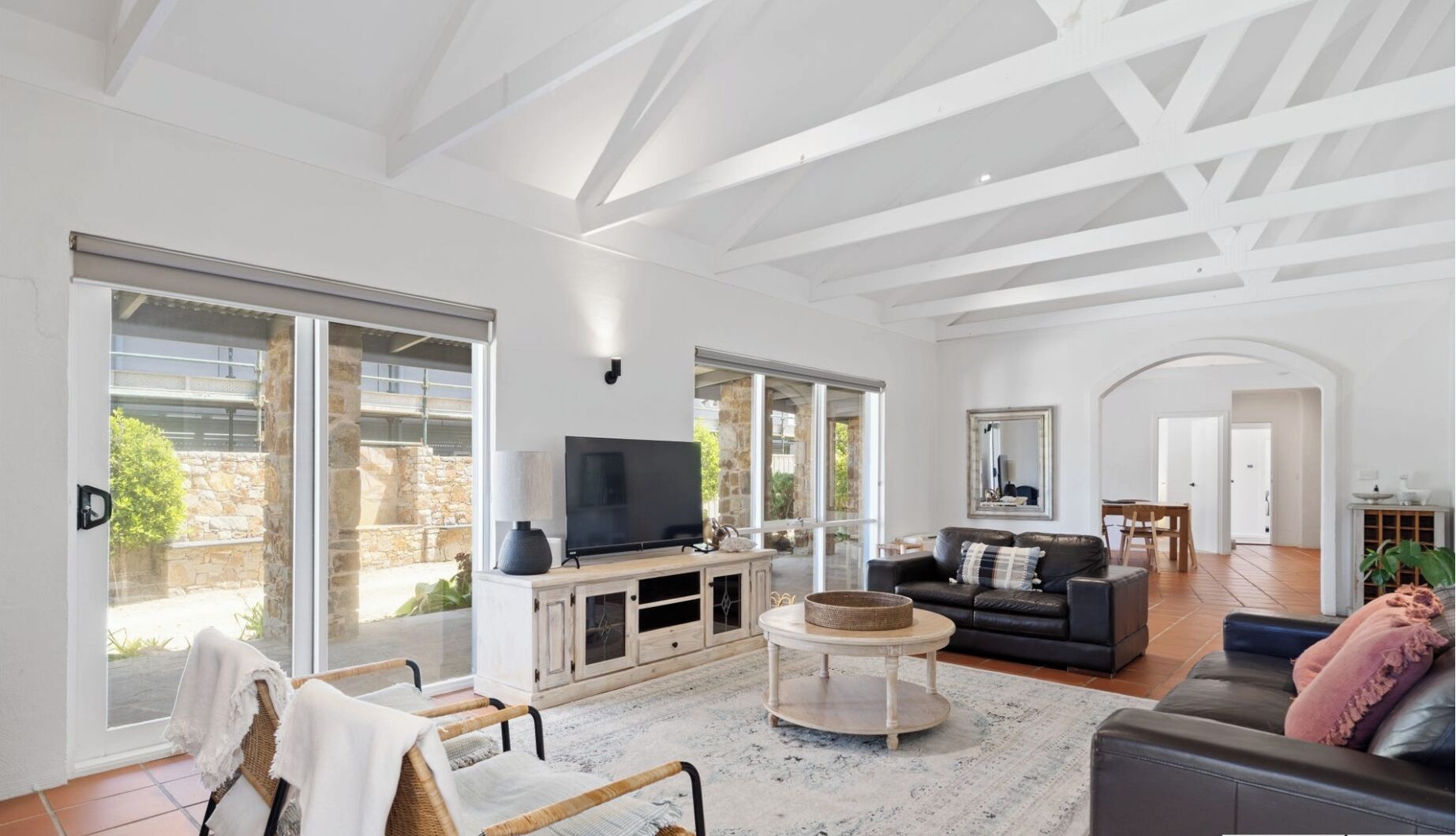 Smart TV, computer monitors