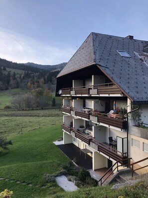 المنشأة من الخارج