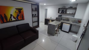Quarto quádruplo | Opções para refeição no quarto