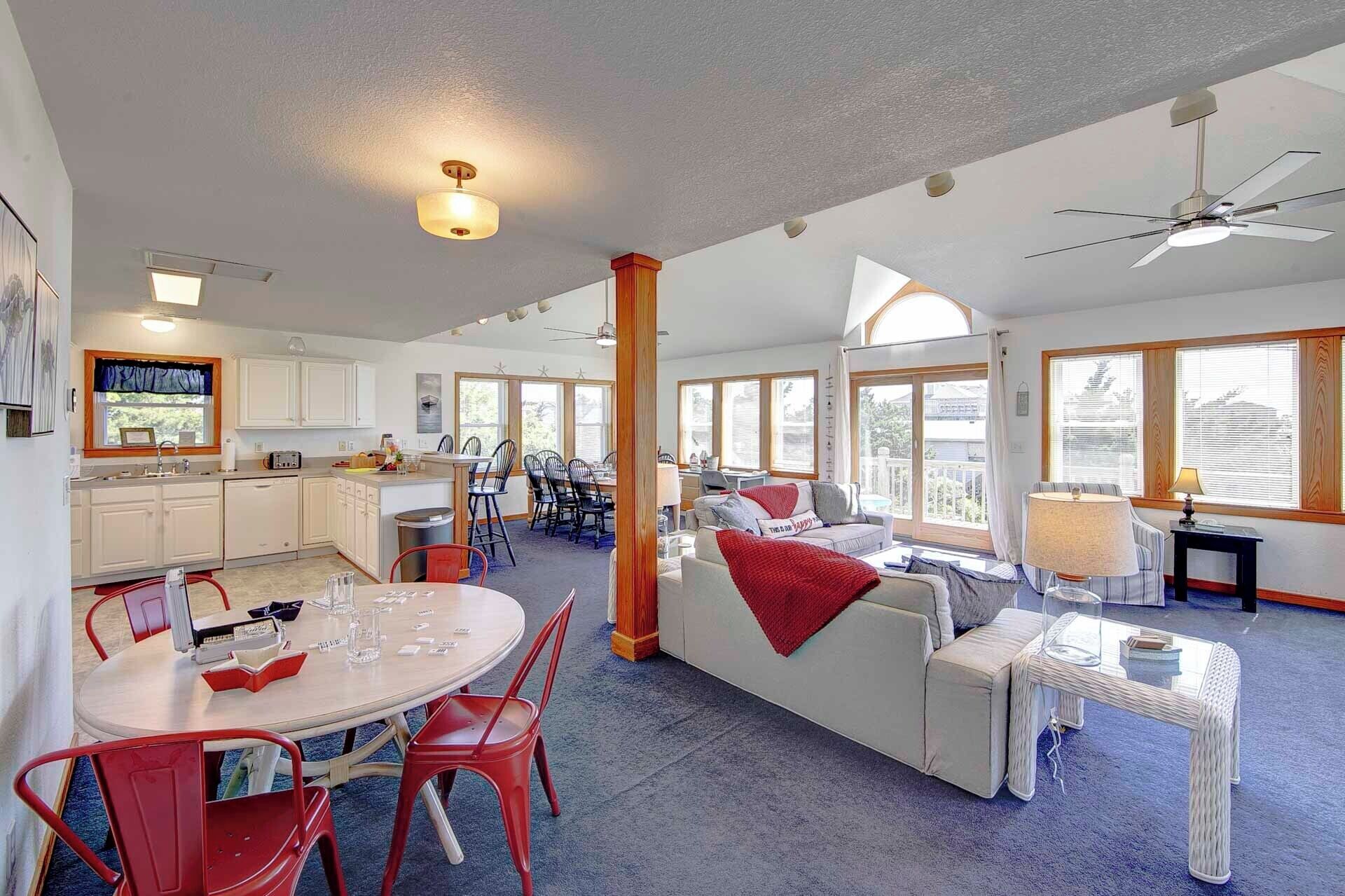 Oceanside Retreat, Hot Tub, Decks & Easy Beach Access - Outer Banks, NC
