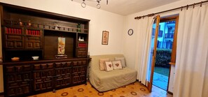Living area - Apartment surrounded by greenery and convenient to services (Morgex)