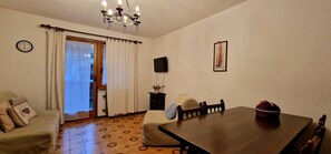 Interior - Apartment surrounded by greenery and convenient to services (Morgex)
