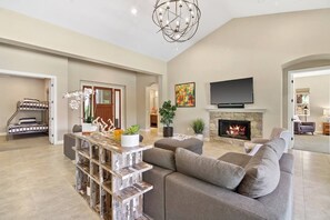 Smart TV, fireplace