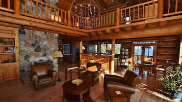 電視、壁爐、DVD 播放機、足球機