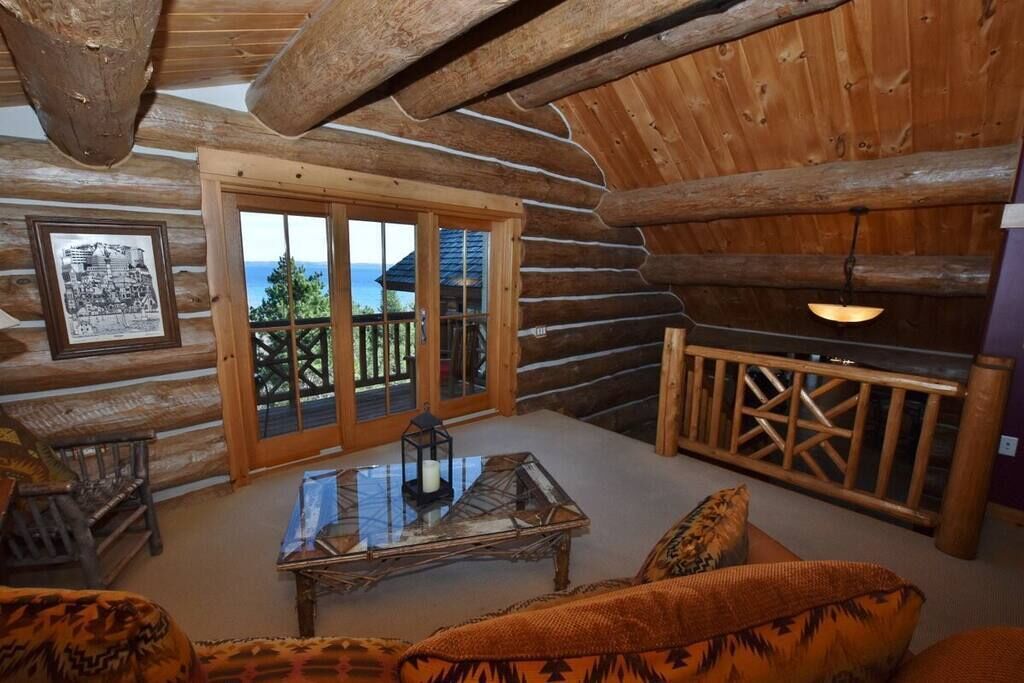 電視、壁爐、DVD 播放機、足球機