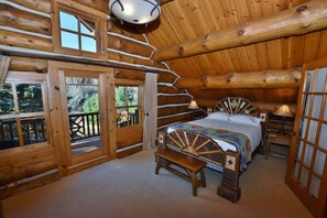 5 bedrooms, iron/ironing board, WiFi, bed sheets