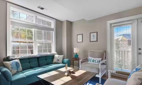 Hidden Gem Beach House | Quiet, Safe & Walkable Location