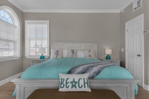 5 habitaciones, tabla de planchar con plancha y cuna de viaje 