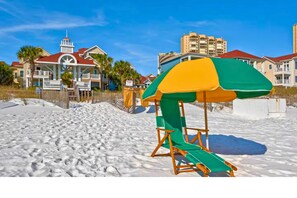 Property grounds - 1-Min Walk to Private Beach | Family-Friendly Escape (Miramar Beach)