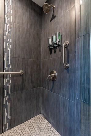 Combined shower/bathtub, hair dryer, towels, soap