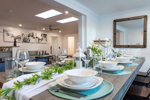 Spacious 6BR by AT&T Stadium Stockyard Heated Pool