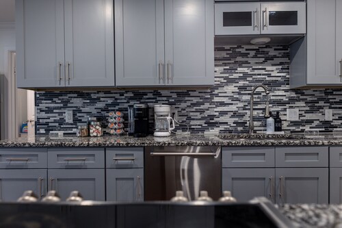 Spacious 6BR by AT&T Stadium Stockyard Heated Pool