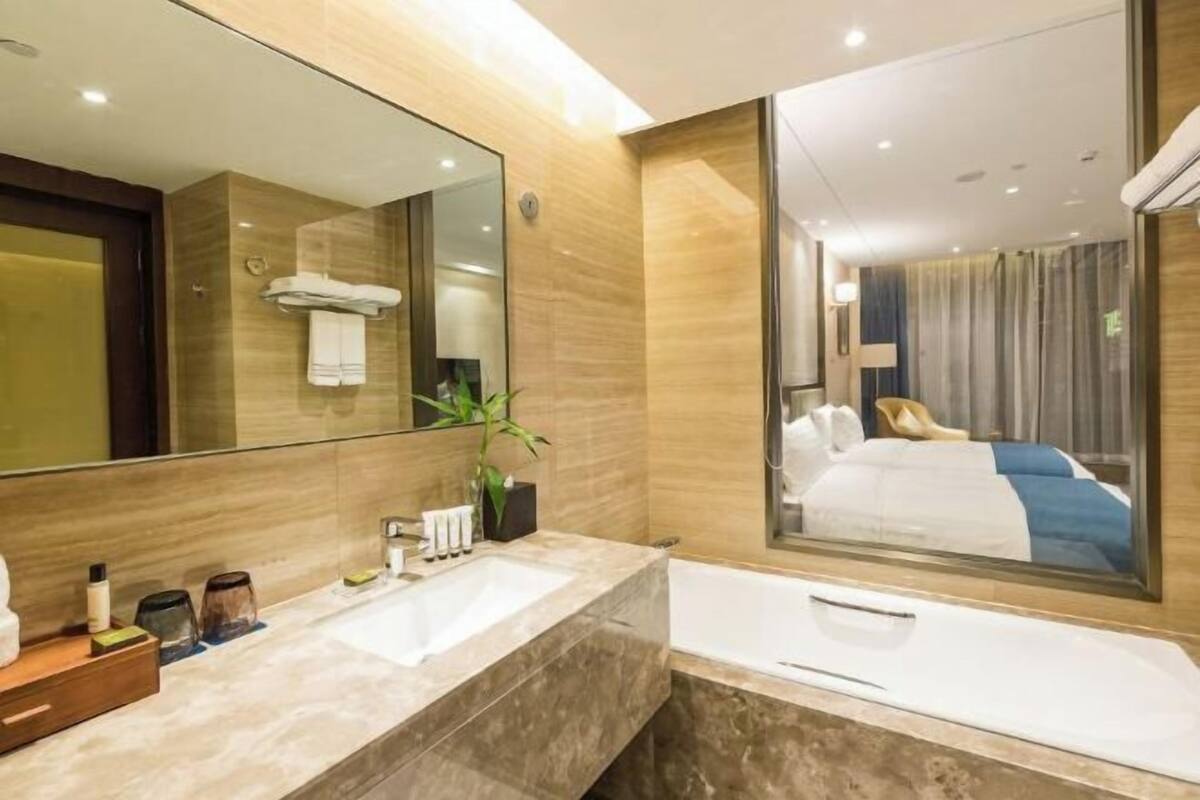 Tempat tidur bayi
