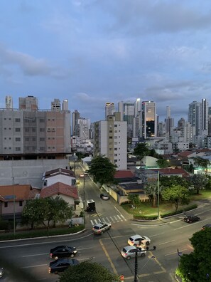 シャワー、ヘアドライヤー、タオル、石鹸